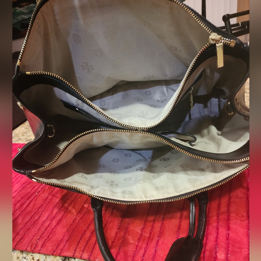 Large black Tory Burch purse - Picture 6 of 14